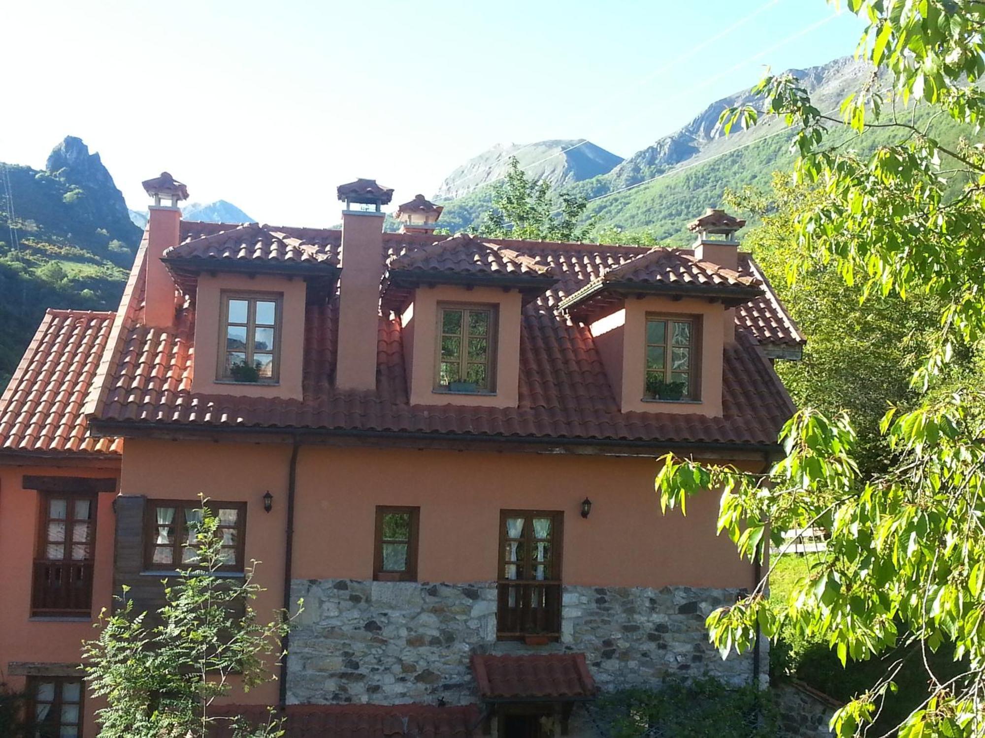 Apartamentos Rurales Buenamadre Pola de Somiedo Exterior photo