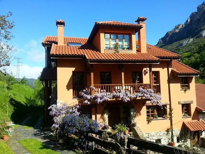 Apartamentos Rurales Buenamadre Pola de Somiedo Exterior photo